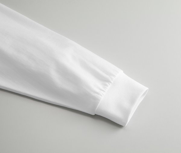 袖口は2.1インチ幅の長めのリブ仕様