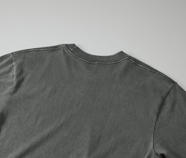 シームラインに現れるアタリやパッカリングがヴィンテージ感を演出