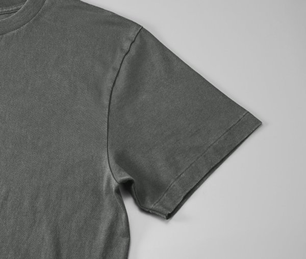 袖口はシングルステッチ仕様