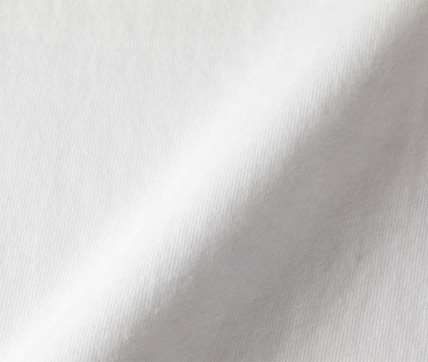 毛羽立ちが少なくなる様に工夫した糸を使用したやや厚めの5.6oz生地