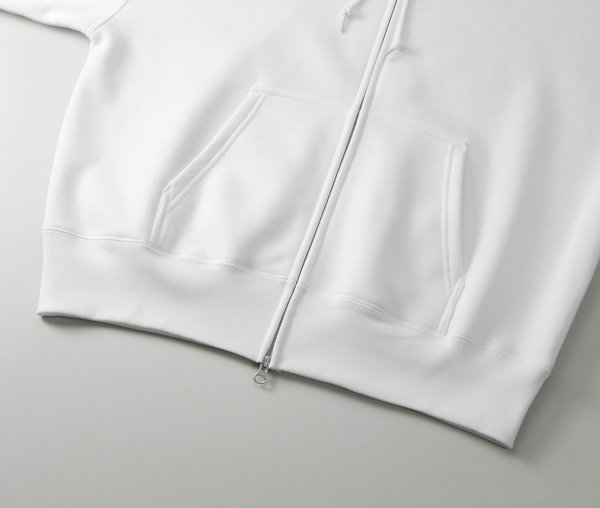 カンガルーポケット仕様、裾口はリブ仕様