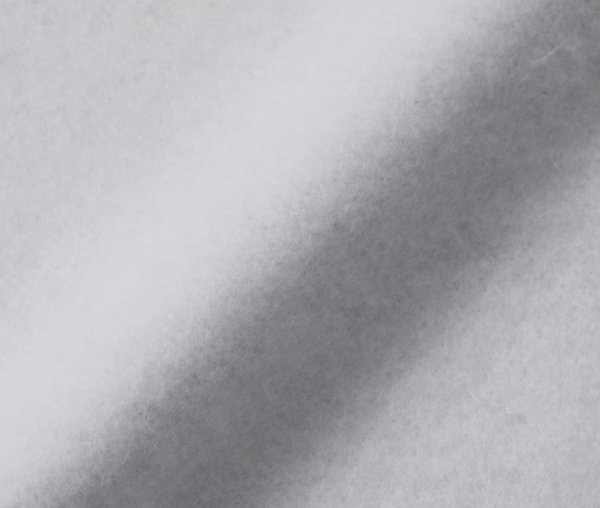 表面にはオープンエンド糸を使用、シャリ感のあるオーセンティックな風合い