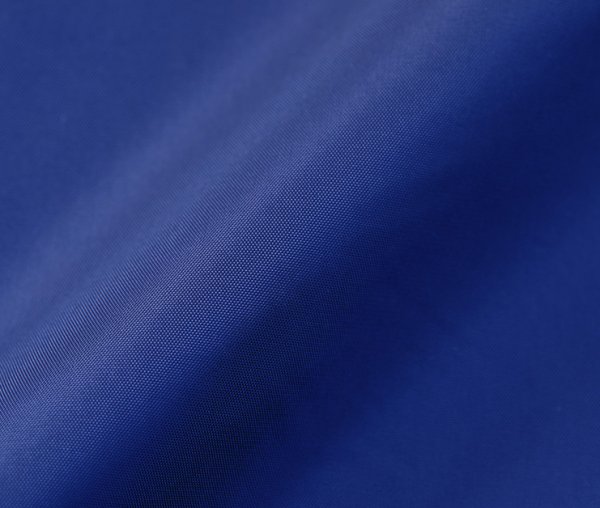 高級感あふれる光沢感とパリッとしたハリ感のあるタフタ生地