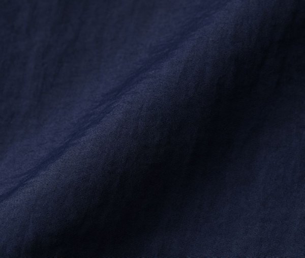 ナイロン100％ながらもまるでコットンのような雰囲気の生地