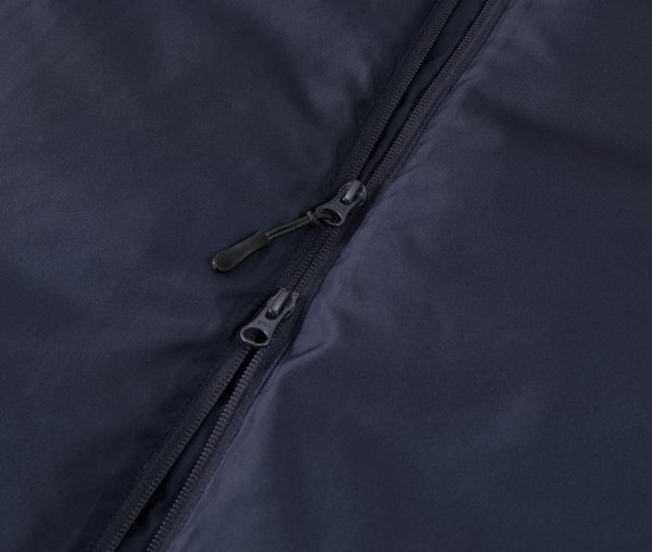 ファスナーはYKK社製 DALH型ダブルスライダーの裏使い仕様、引き手にはジッパータブ付き