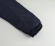 袖口はシャーリングと面ファスナー仕様