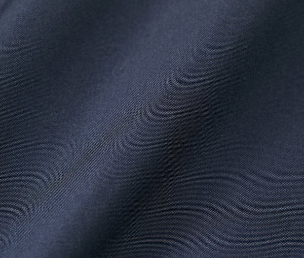 表地にはアクリルコーティングを施すことでハリ感を演出