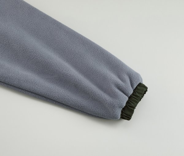 袖口はナイロンのシャーリング仕様（両面）